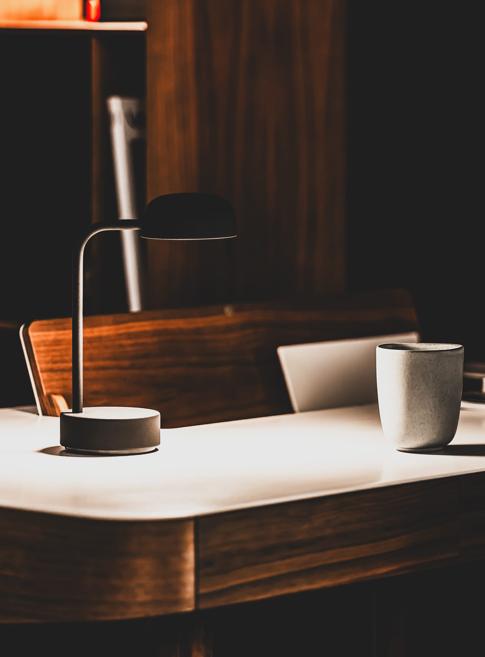 Compact and powerful, the Fokus Anthracite LED table lamp offers adjustable lighting for work, study, and leisure.