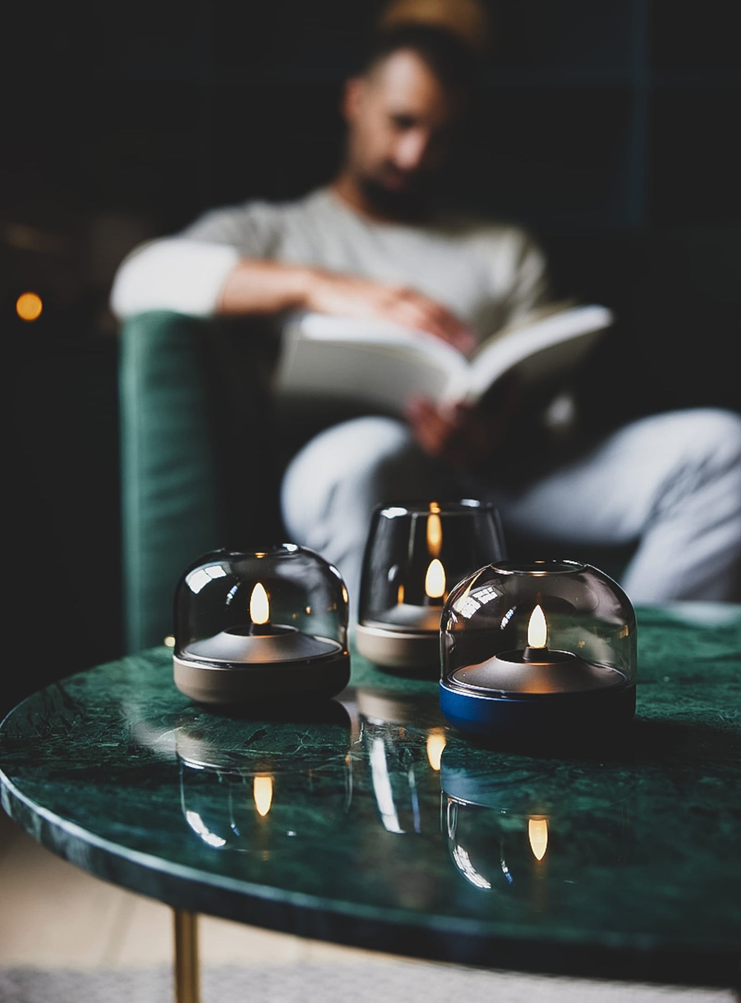 Glow 08 by Kooduu – cobalt blue candle holder with brushed aluminum and handmade glass, a modern flameless candle solution.