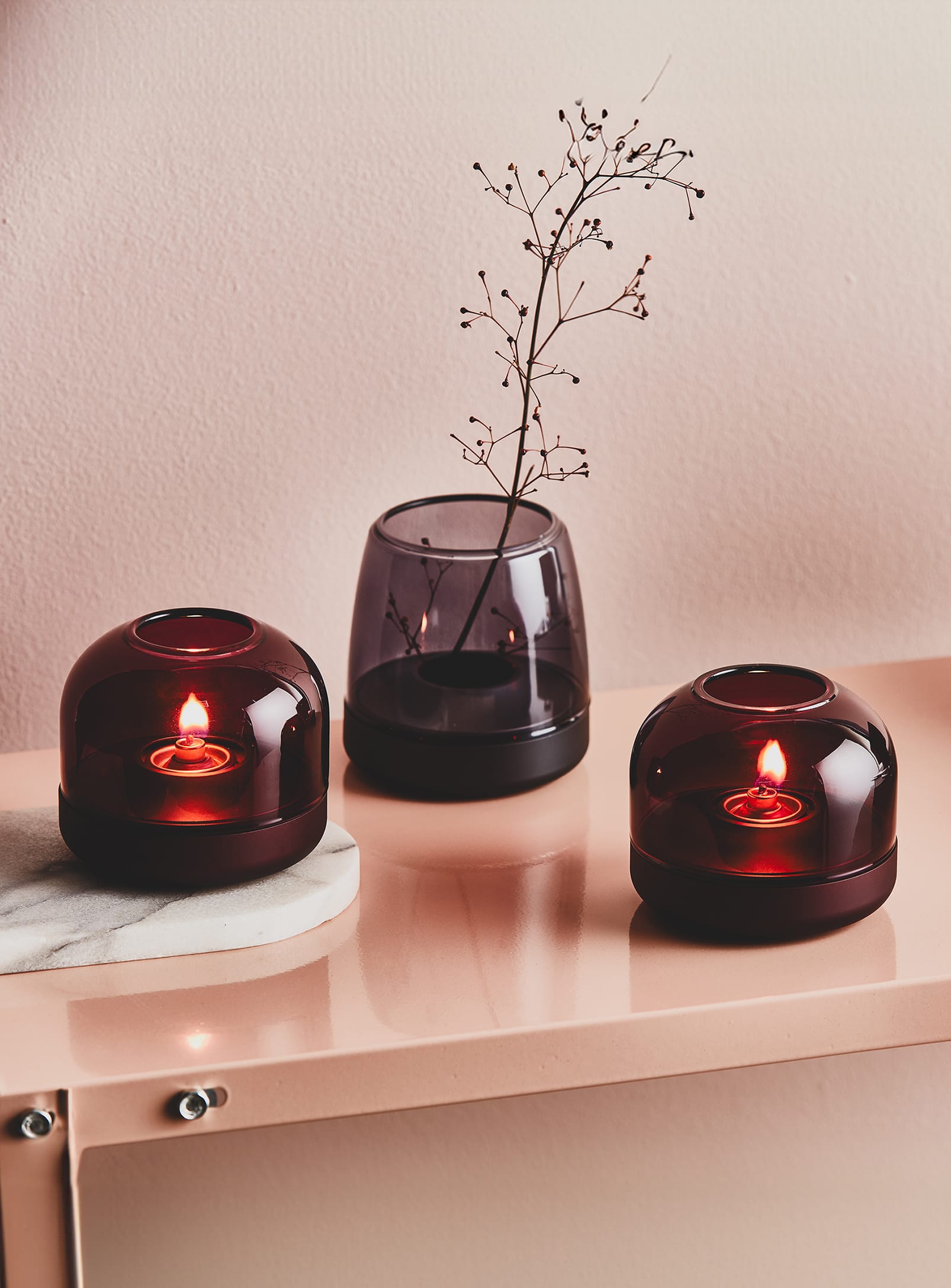 Kooduu Glow 08 Purple – elegant and safe alternative to traditional candles with over 100 hours of rechargeable LED candlelight.