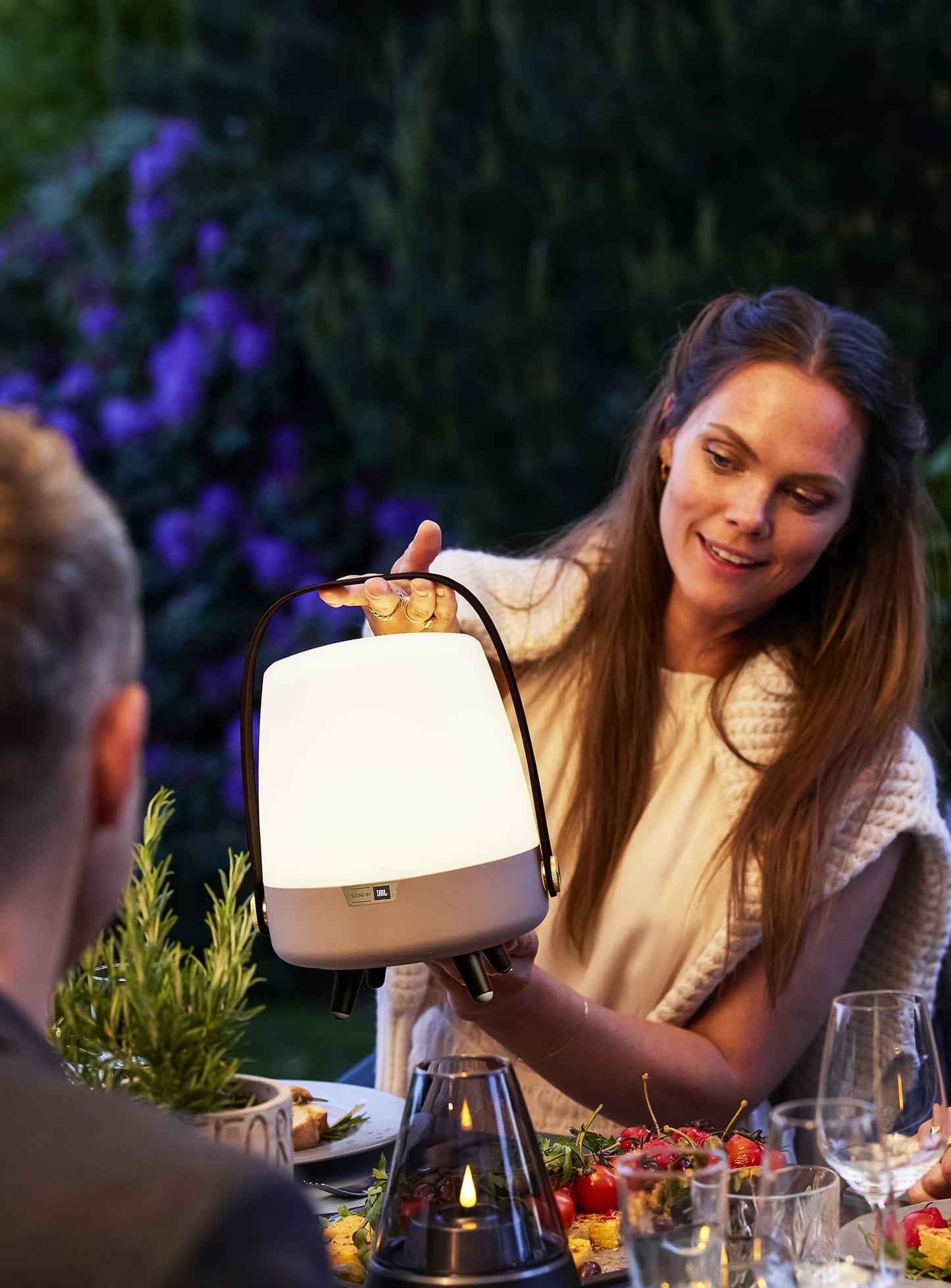 Kooduu Lite-up Play Mini Earth – compact LED lamp with JBL sound and adjustable lighting for creating cozy ambiance.