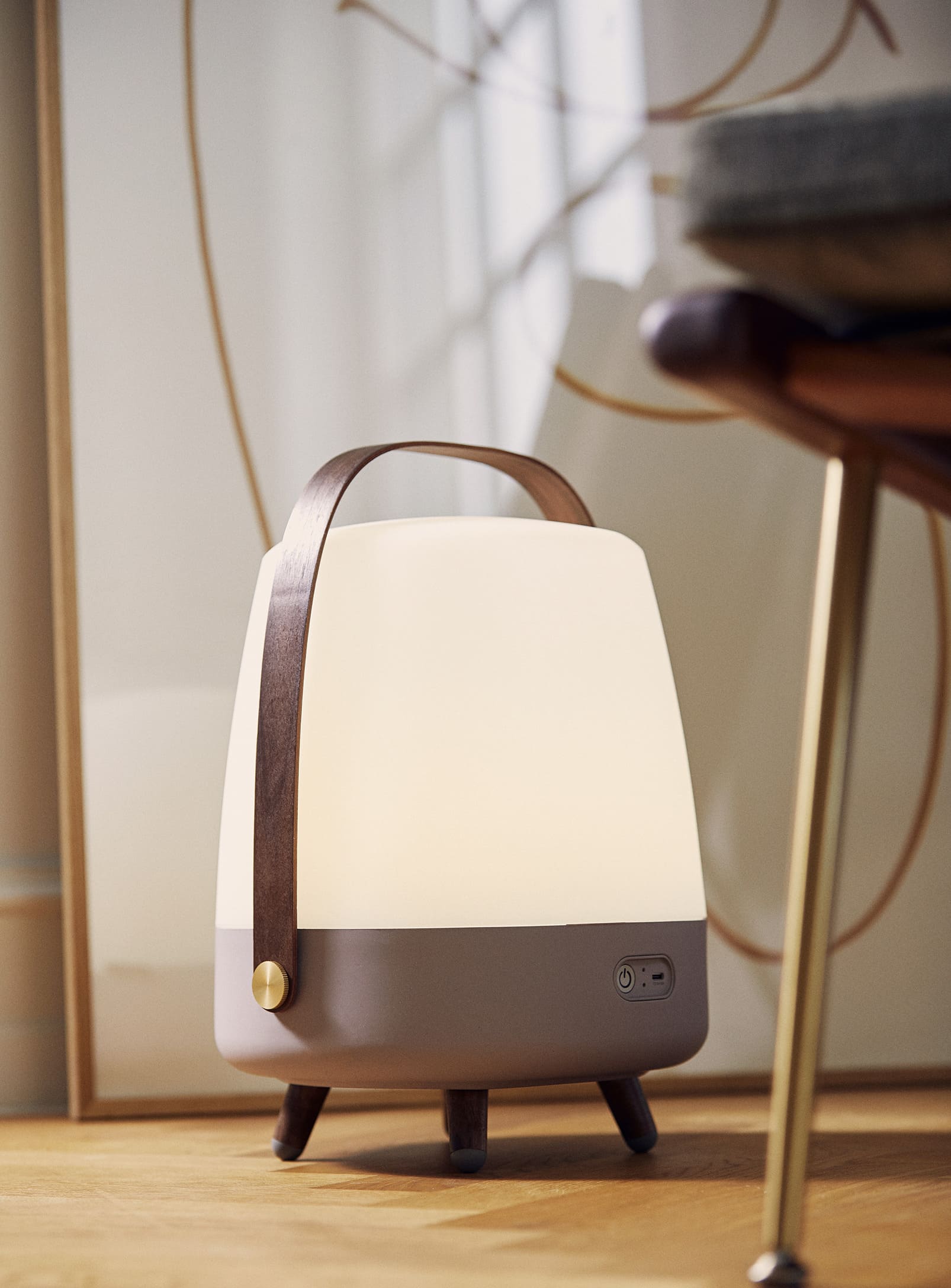 Kooduu Lite-up Play Earth – Bluetooth speaker lamp with dimmable LED light, perfect for creating ambiance with music.