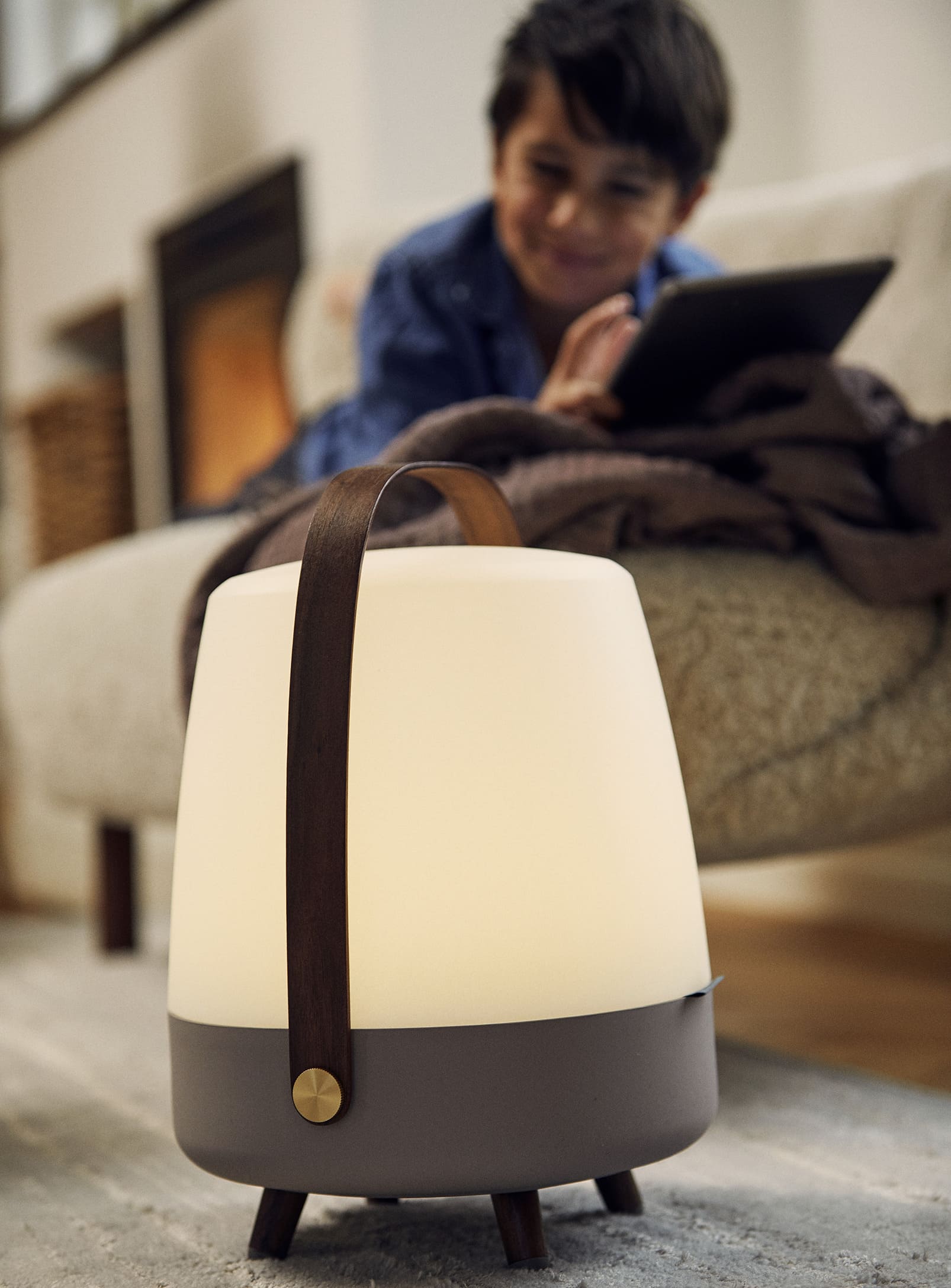 Kooduu Lite-up Play Earth – stylish LED speaker lamp with Bright Sound Technology™ for superior lighting and music.