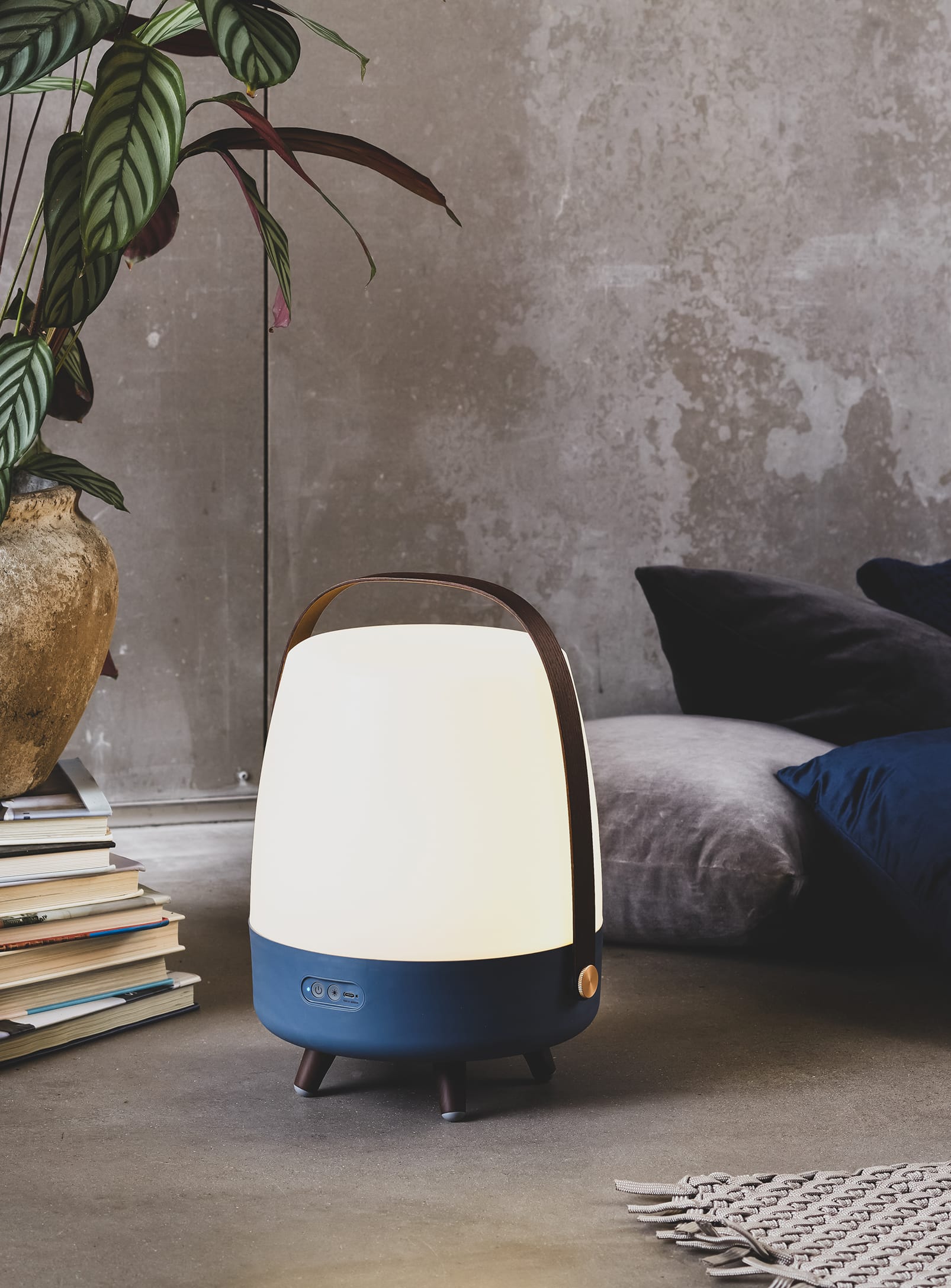 Lite-up Play Ocean Blue by Kooduu – Bluetooth-enabled LED lamp with dimmable lighting and high-fidelity audio, perfect for any space.