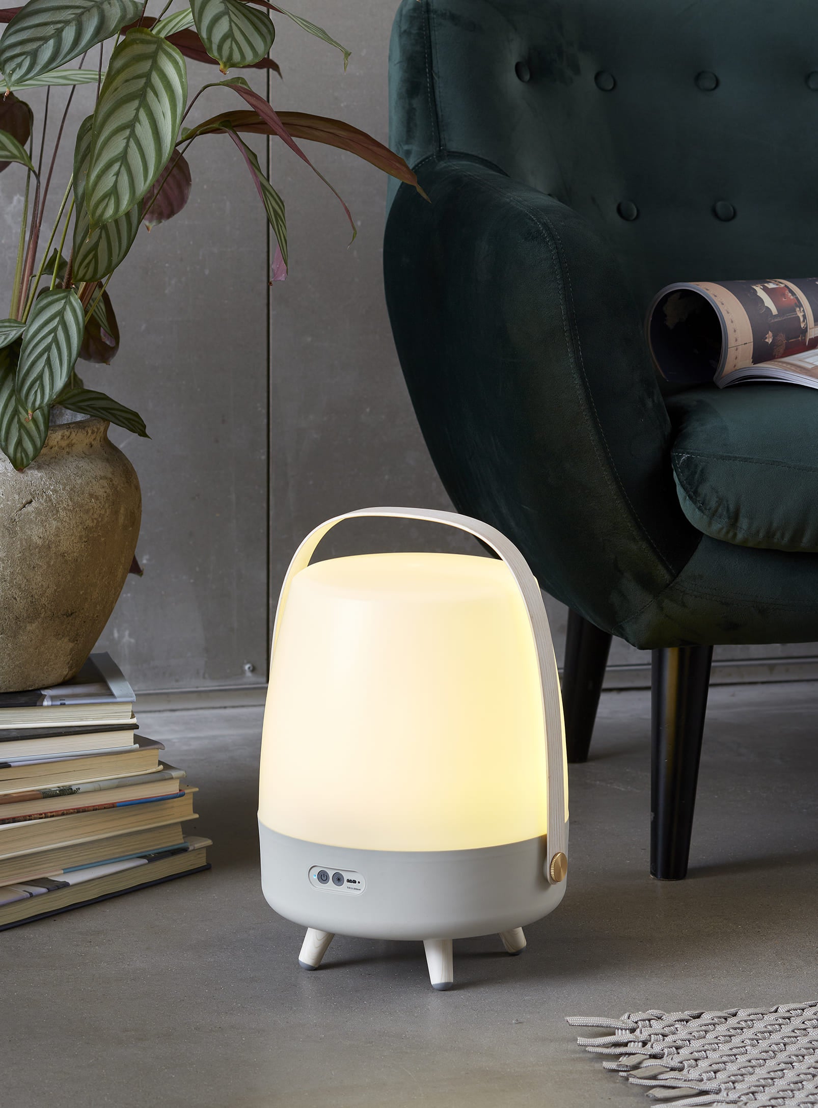 Kooduu Lite-up Play Sand – stylish speaker lamp with Bright Sound Technology™ and True Wireless stereo pairing.