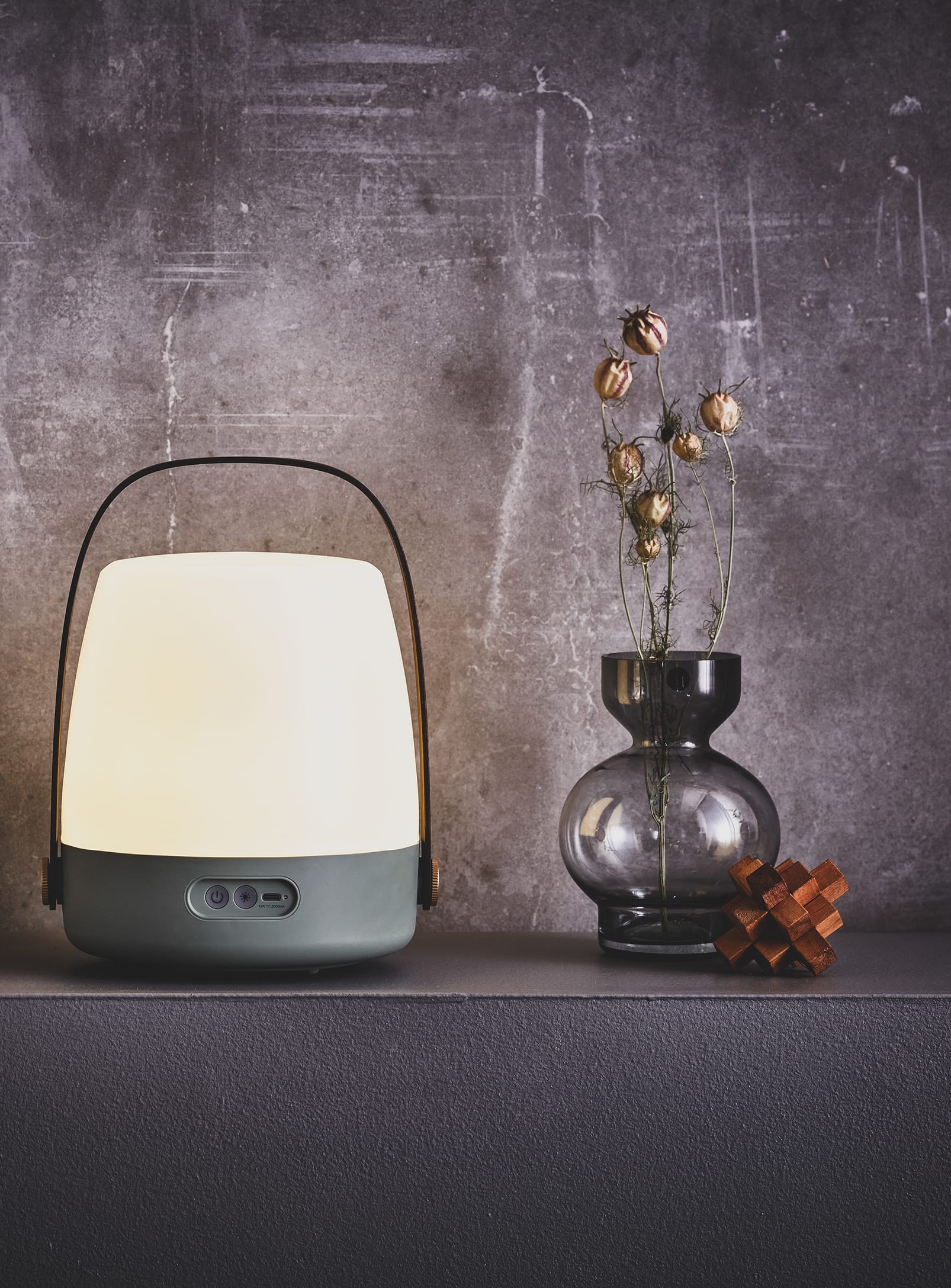 Kooduu Lite-up Petroleum – stylish LED lamp with rechargeable battery, perfect for indoor or outdoor use with dimmable light.