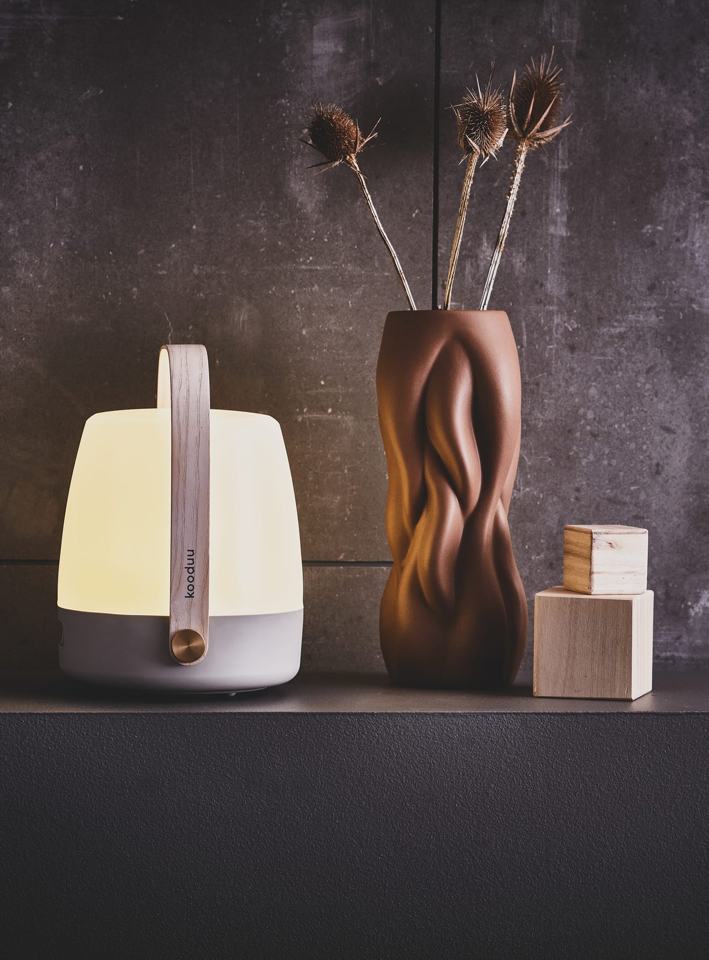 Kooduu Lite-up Sand – stylish LED lamp with rechargeable battery and dimmable light, ideal for indoor or outdoor use.