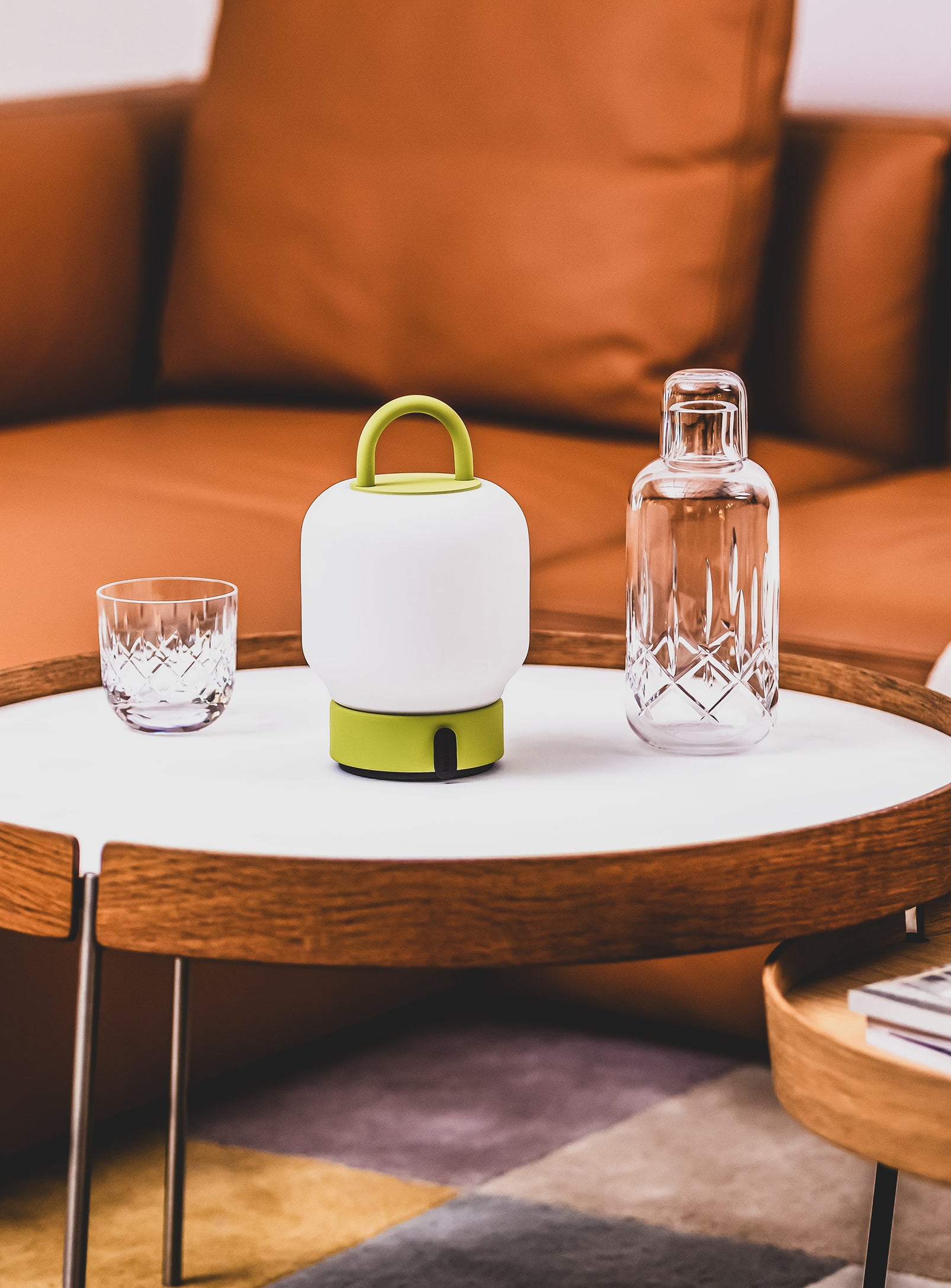 Kooduu Loome Moss – stylish LED lamp with 2700K warm light and up to 40 hours of battery life for versatile indoor use.