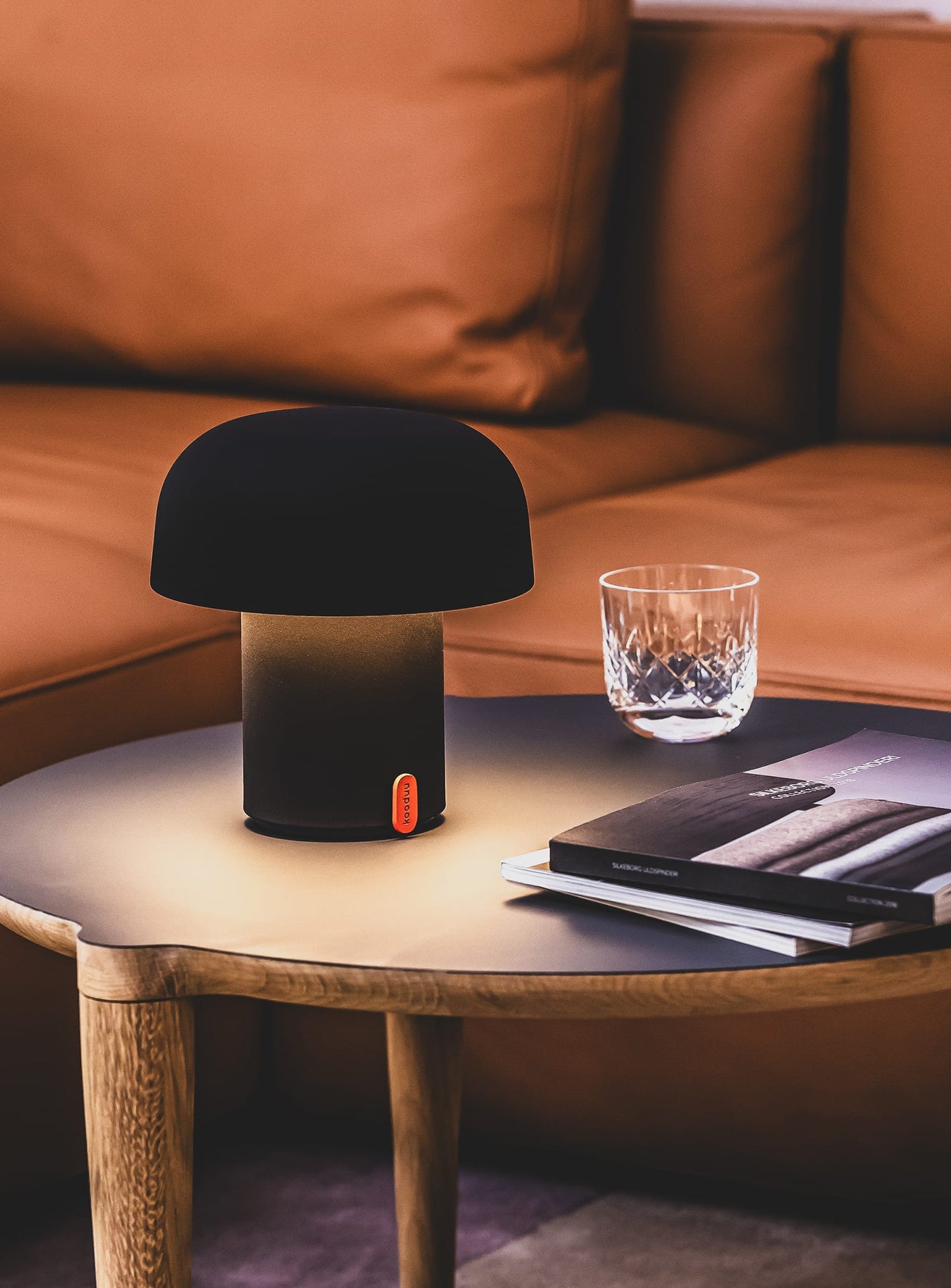 Kooduu Sensa Anthracite – sleek LED lamp with 2700K warm light and 40-hour battery life, perfect for any room or workspace.