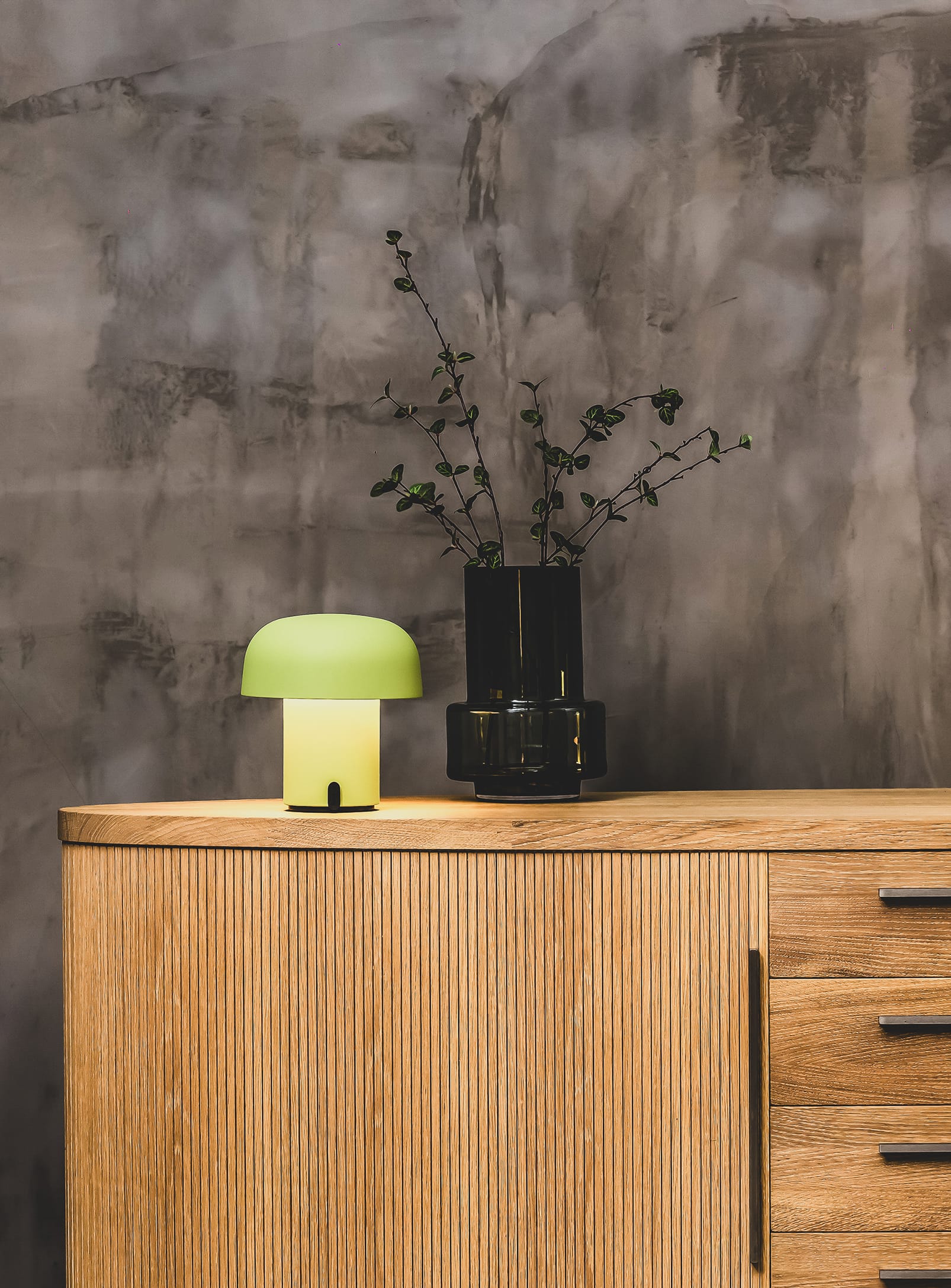 Sensa Moss by Kooduu – rechargeable LED lamp with adjustable brightness and USB charging dock for convenience."