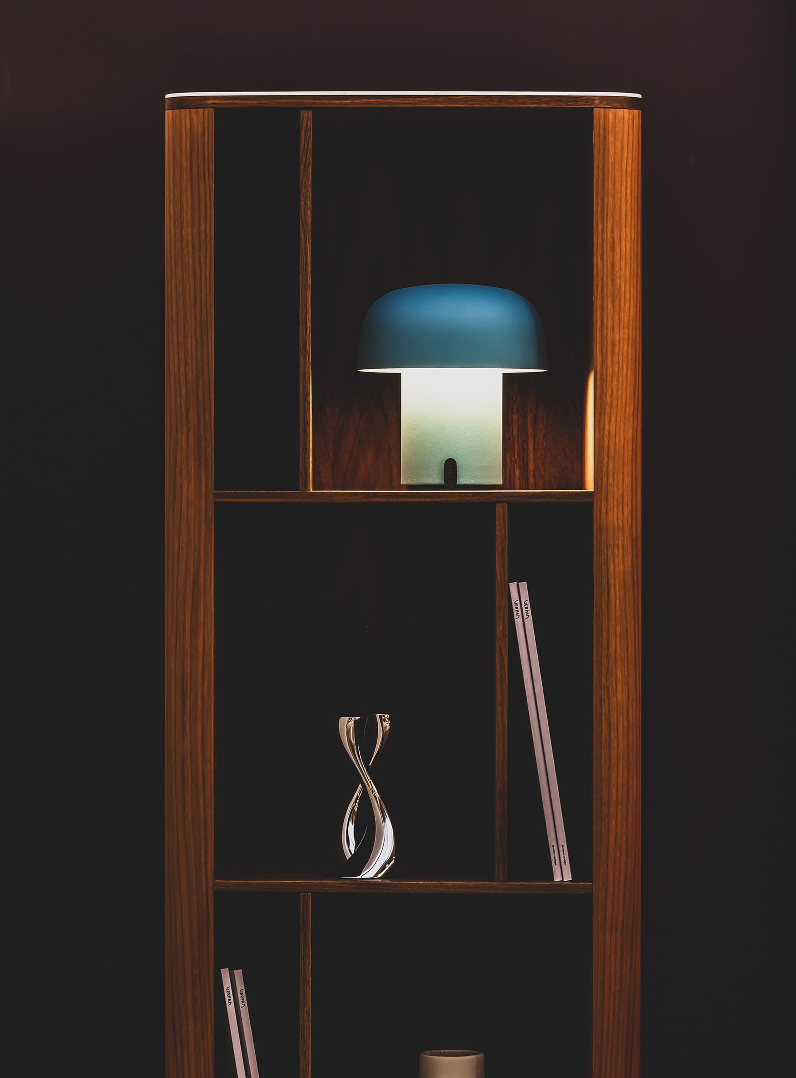 Kooduu Sensa Smoky Teal – stylish LED lamp with 2700K warm light and 40-hour battery life, ideal for versatile home use.