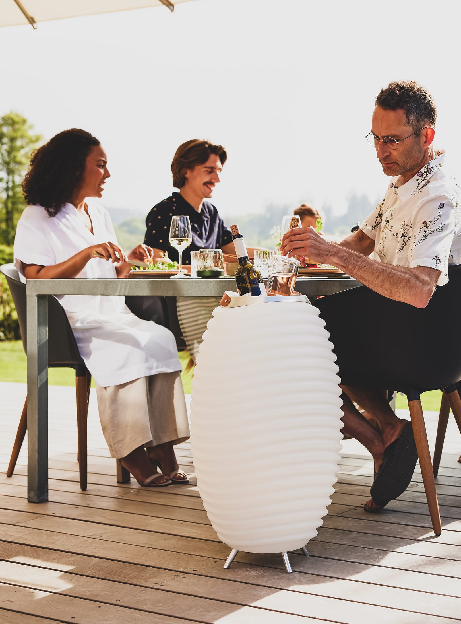 Kooduu Synergy 65 – stylish and functional LED lamp, drink cooler, and Bluetooth speaker for perfect party ambiance.