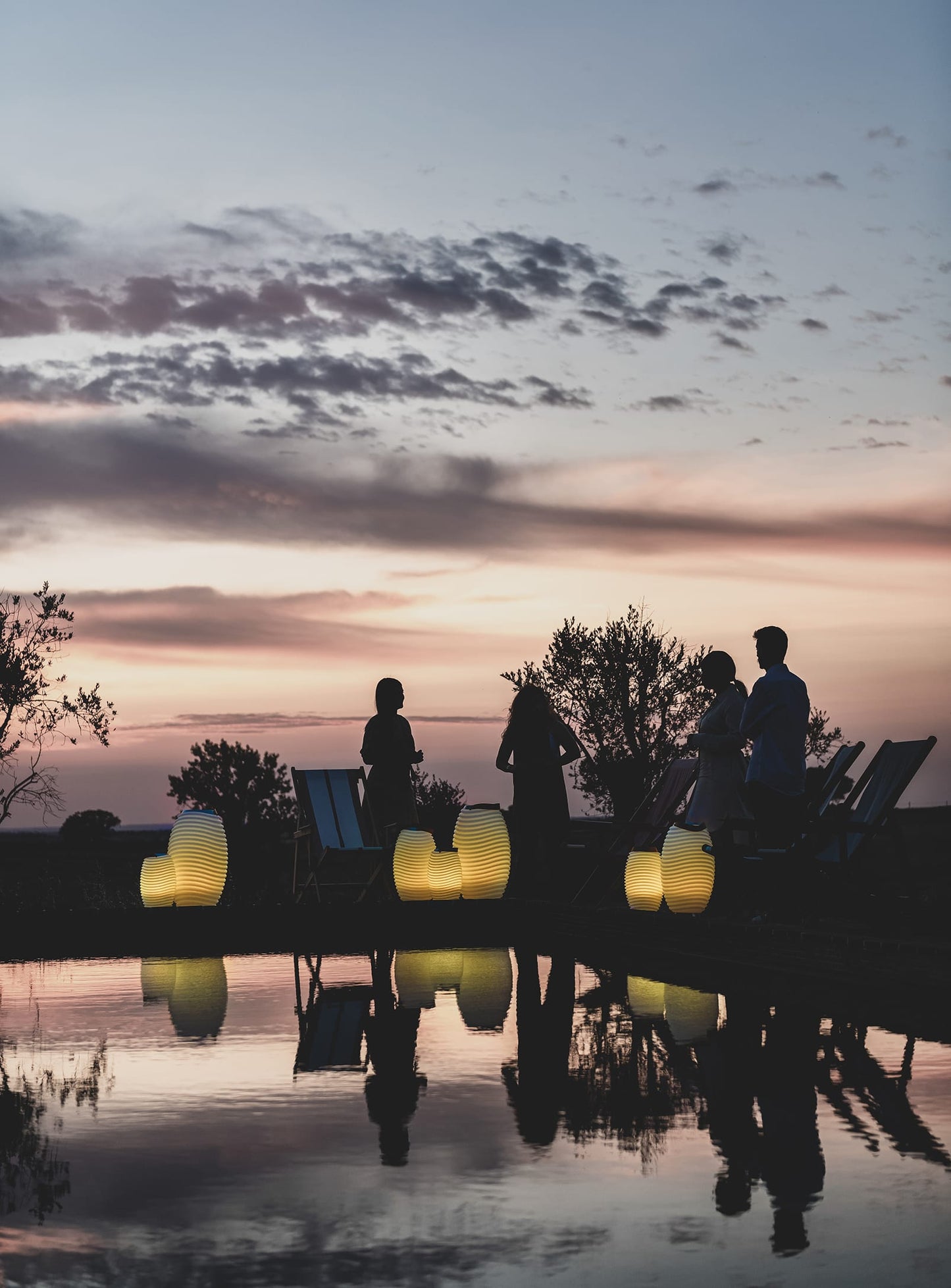 Kooduu Synergy 50 – stylish LED lamp, drink cooler, and Bluetooth speaker, perfect for creating ambiance indoors or outdoors.