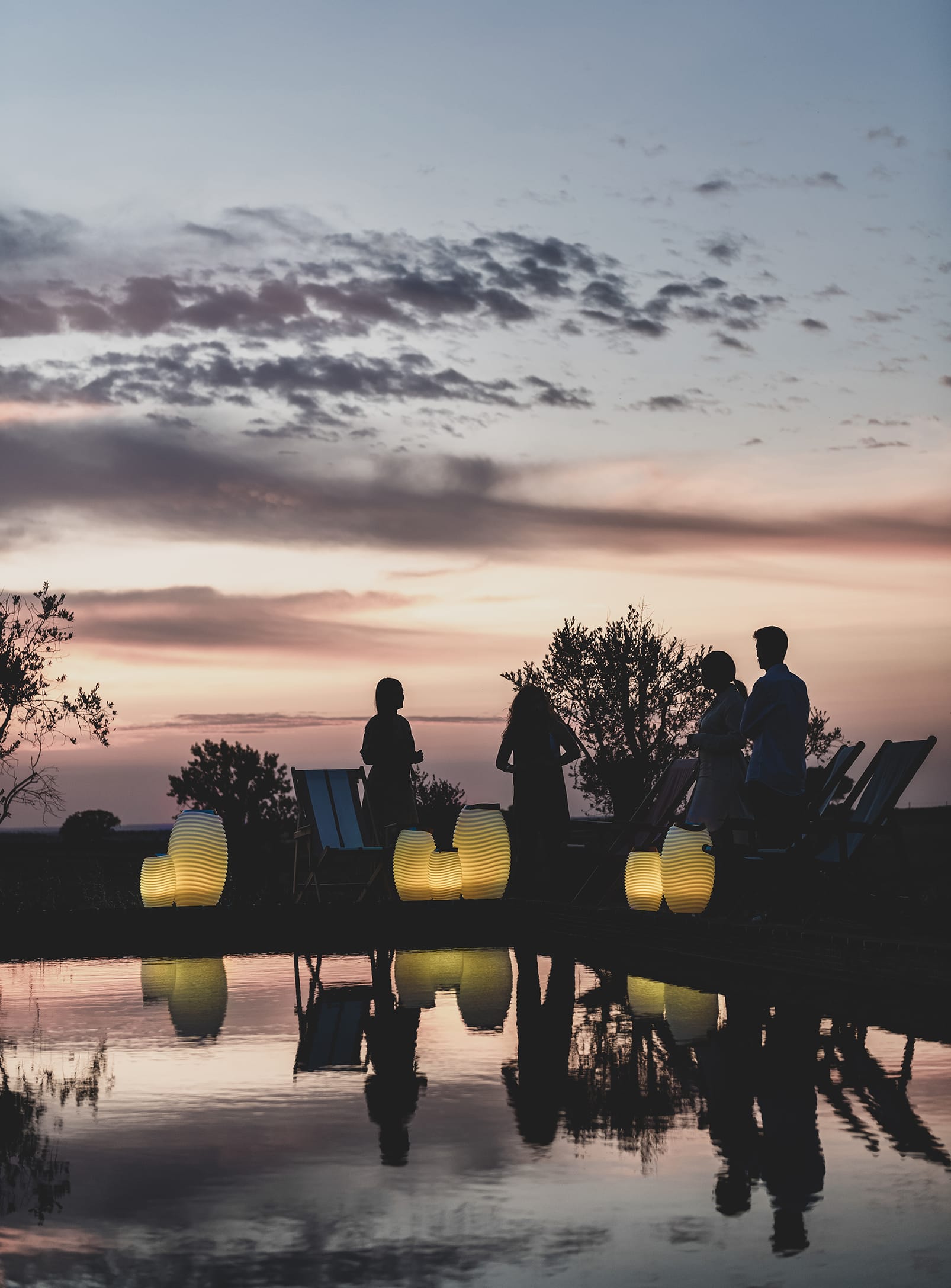 Kooduu Synergy 50 – stylish LED lamp, drink cooler, and Bluetooth speaker, perfect for creating ambiance indoors or outdoors.