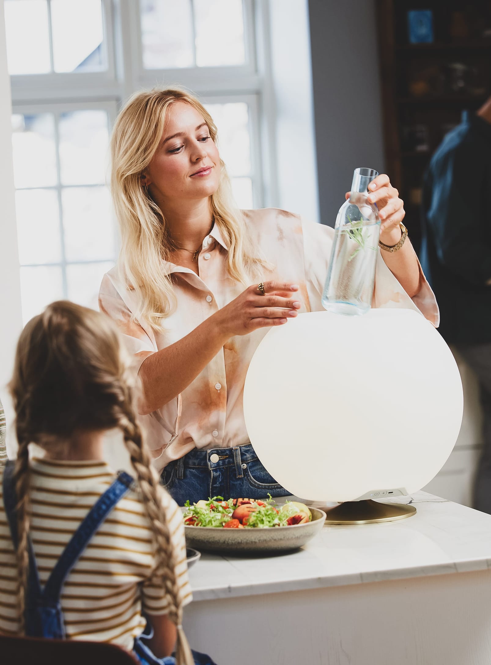 Sphere Brass by Kooduu – Bluetooth speaker lamp with built-in drink cooler and brass stand for sophisticated decor.
