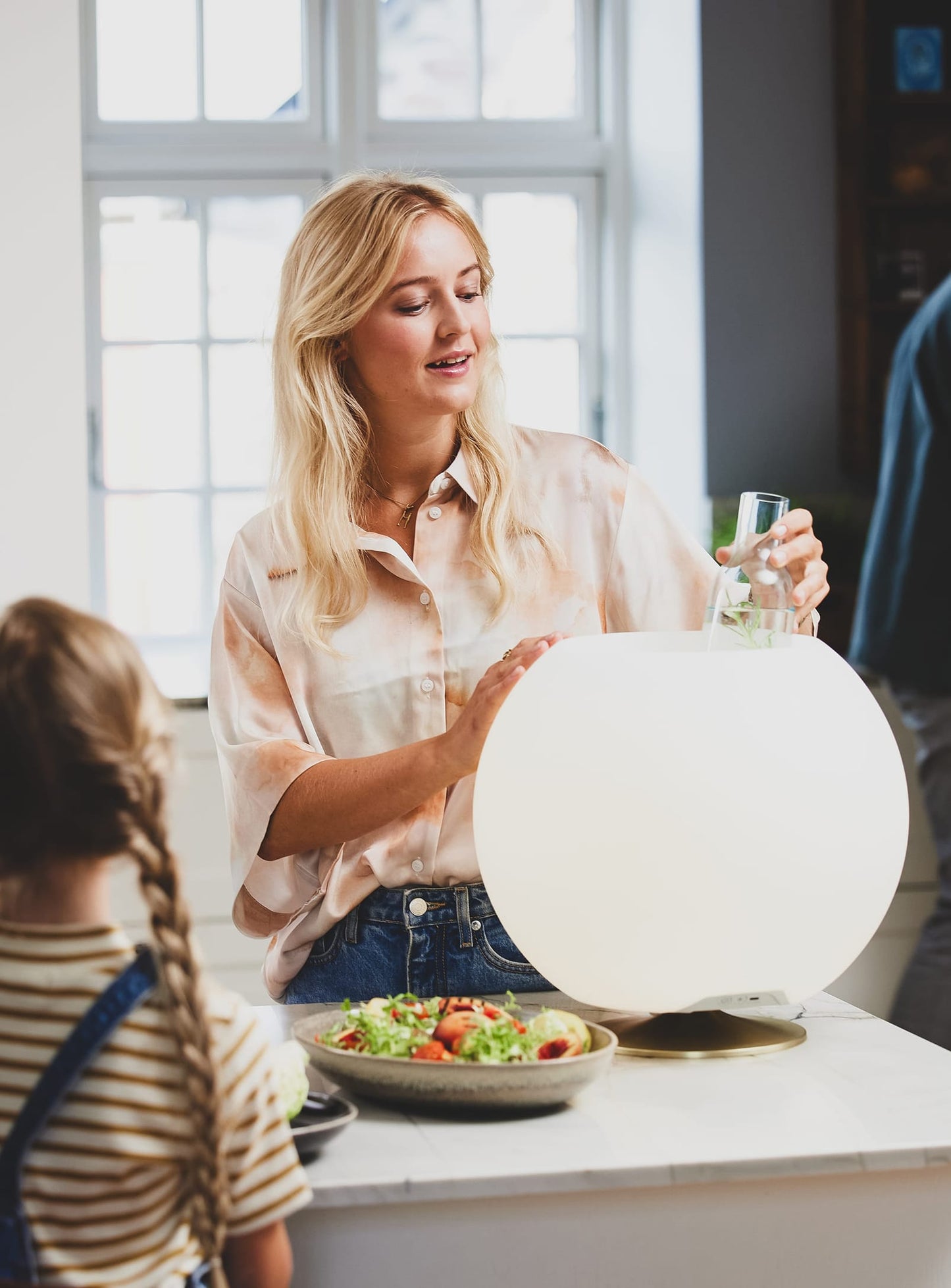 Kooduu Sphere Brass – portable LED lamp and speaker with Bright Sound Technology™ and space for two wine bottles.