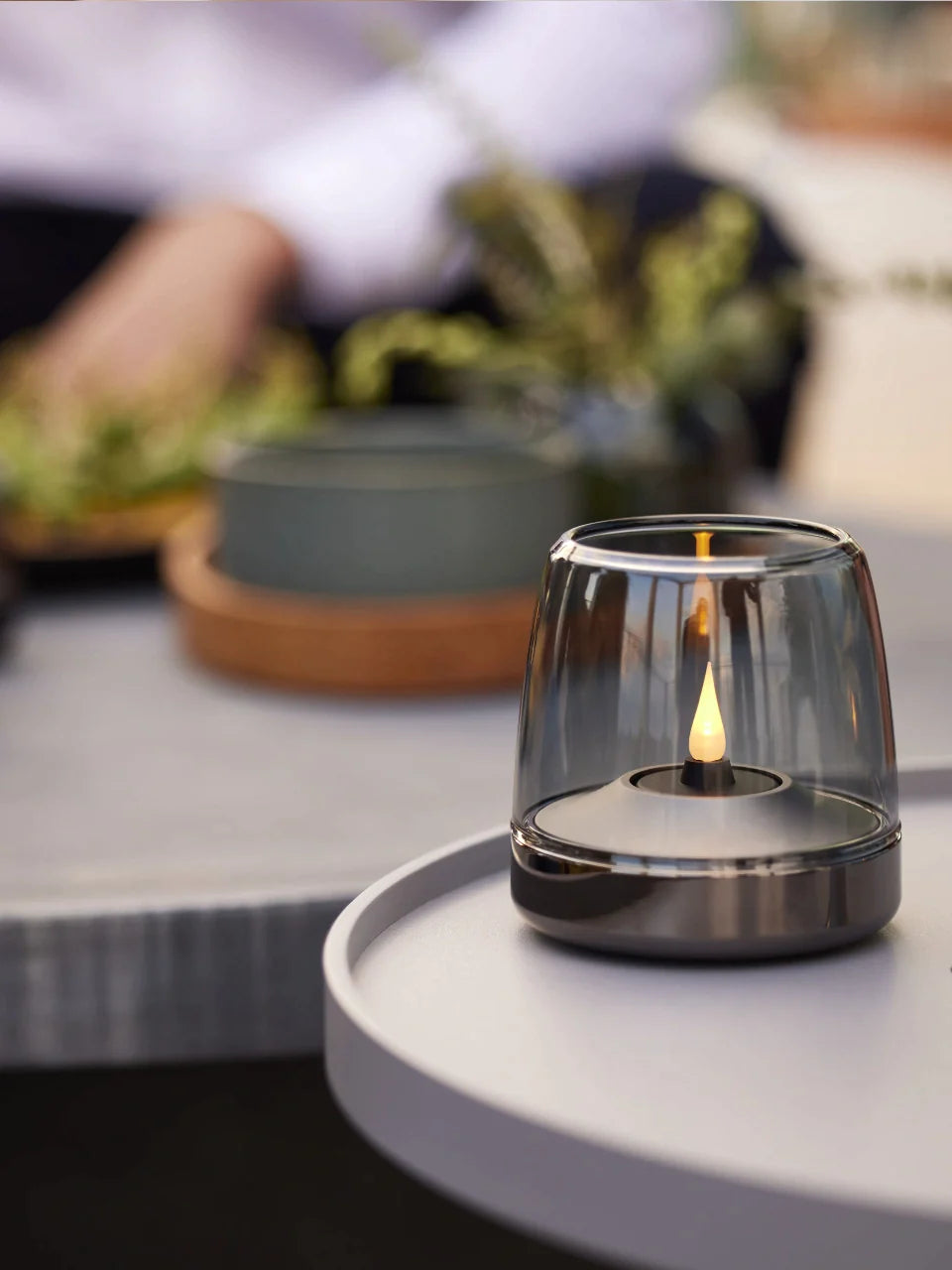Bring warmth and style to your space with the Kooduu Glow 10 candle holder. This sleek and modern candle holder is designed to work perfectly with Kooduu's rechargeable Shine LED candle, and is available in a range of colors to match any decor. Order now and enjoy the ambiance!