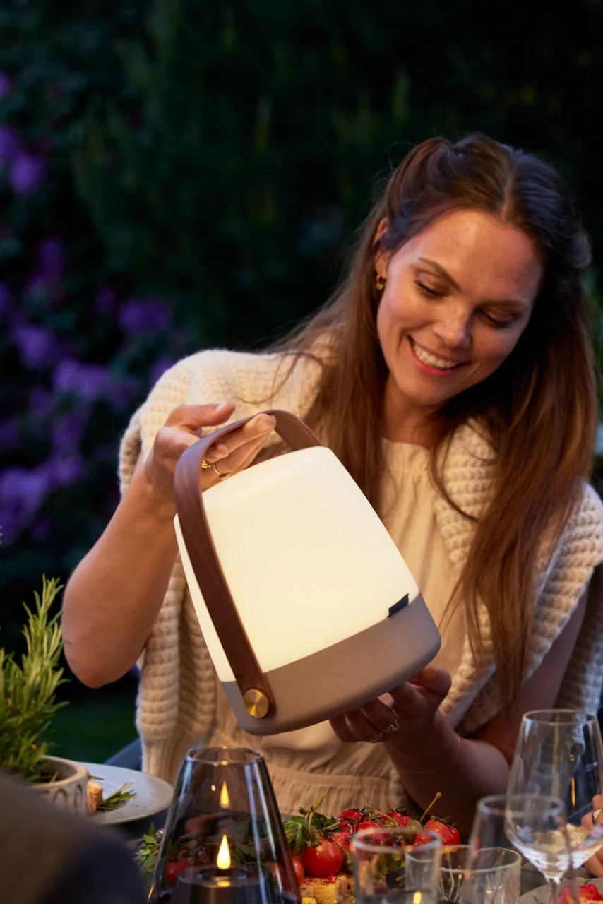Elevate your lighting game with the Kooduu Lite-up! This Danish-designed LED lamp features 4 warm white light intensity settings and a sleek and stylish design that complements any decor. With its portable and rechargeable design, the Lite-up is perfect for creating a cozy and inviting atmosphere in any space, from your living room to your garden.