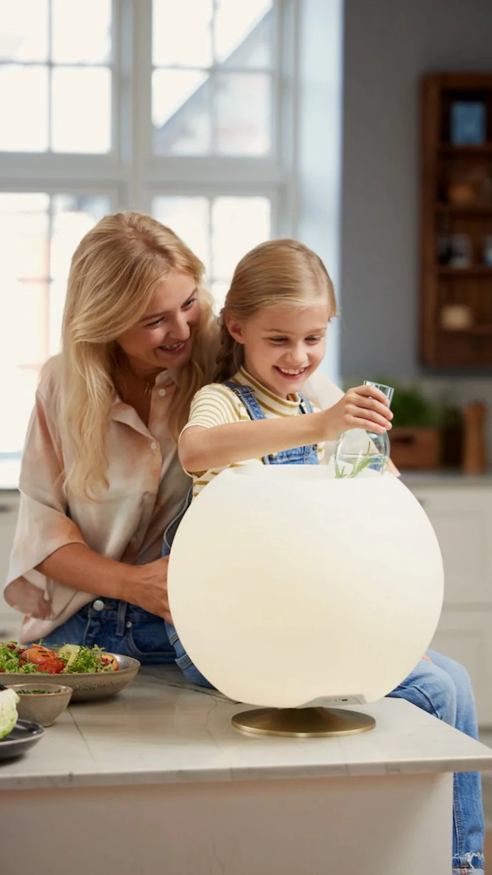 The Kooduu Sphere combines style and function seamlessly. With its sleek design, dimmable light, and balanced sound, this drinks cooler and speaker lamp is perfect for any occasion.