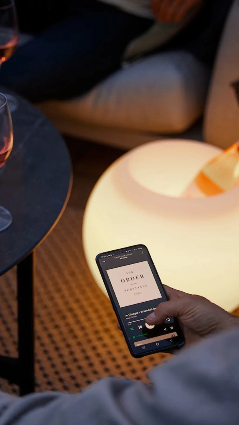 Elevate your outdoor entertainment game with the Kooduu Sphere. This stylish and functional drinks cooler and speaker lamp is perfect for garden parties, barbecues, and more.