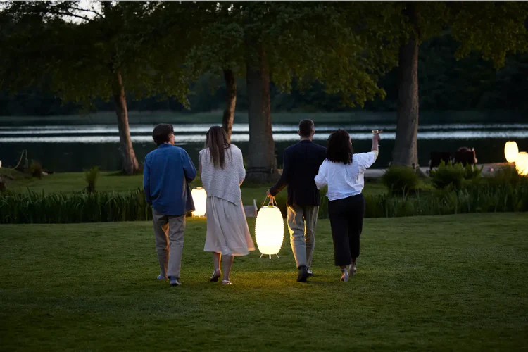 Create the perfect ambiance for any occasion with the Kooduu Synergy - featuring 4 different light intensities and a high-quality Bluetooth speaker for an unbeatable audio experience.
