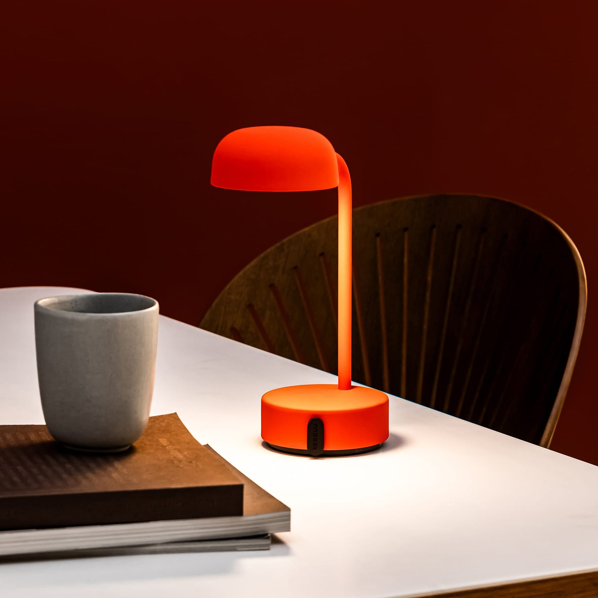 Fokus Orange by Kooduu, rechargeable LED lamp for work and leisure in Canada.